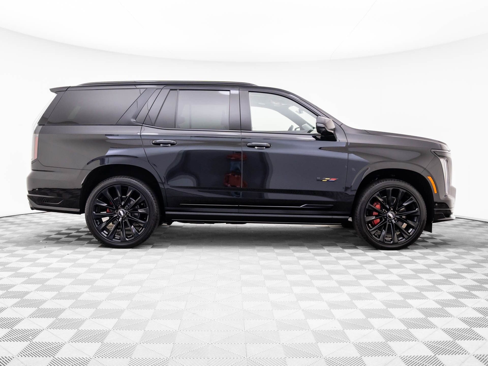 Used 2025 Cadillac Escalade V w/ LPO, ONYX Package image 10