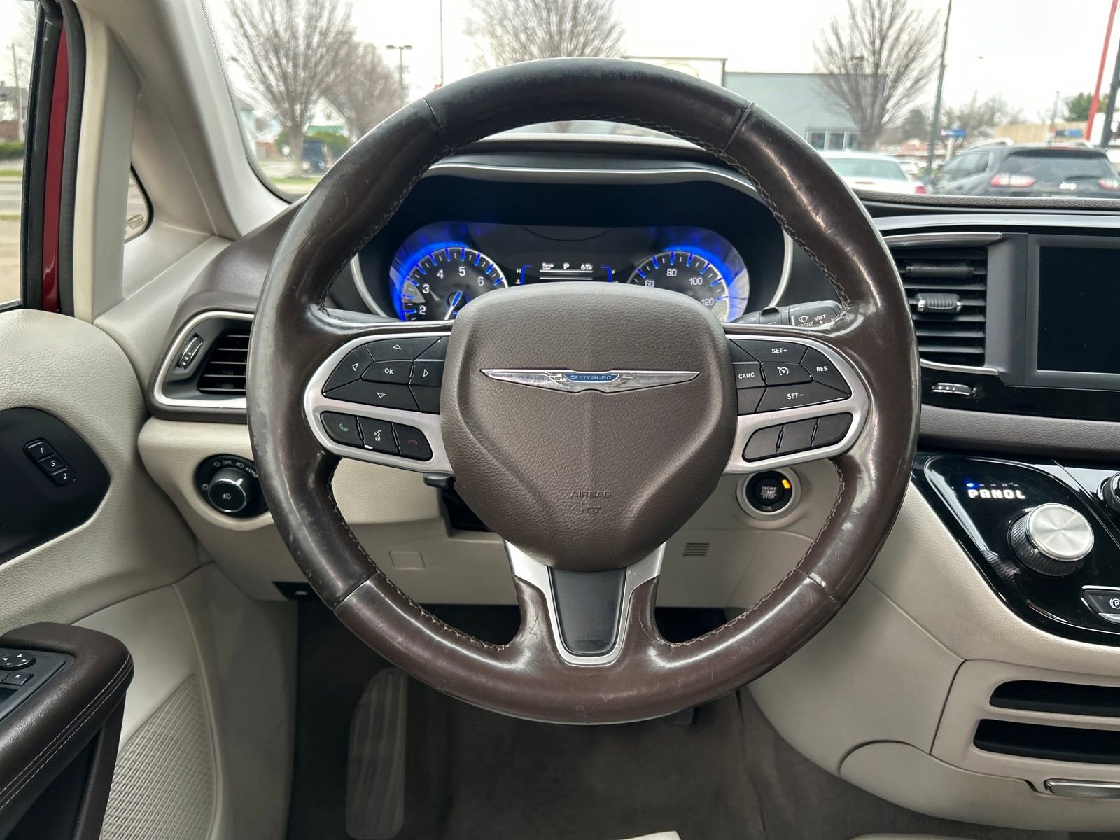 Used 2020 Chrysler Pacifica Touring-L image 16