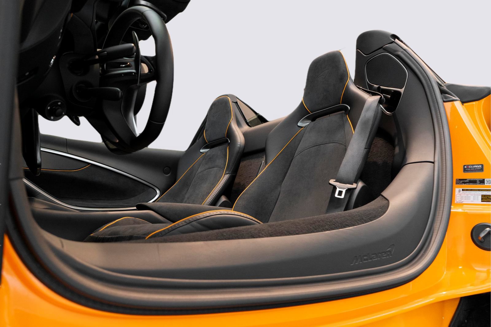 Used 2026 McLaren Artura Spider RWD image 18