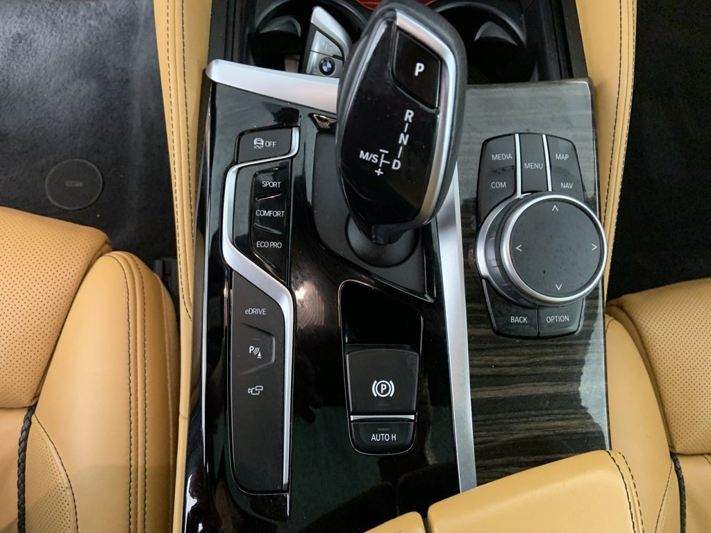 Used 2020 BMW 530e xDrive w/ Executive Package image 13