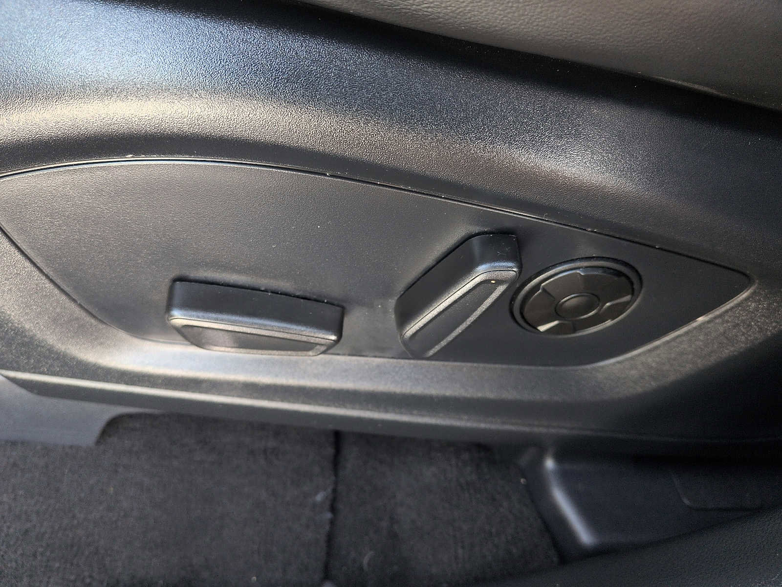 Used 2025 Ford Explorer ST image 15