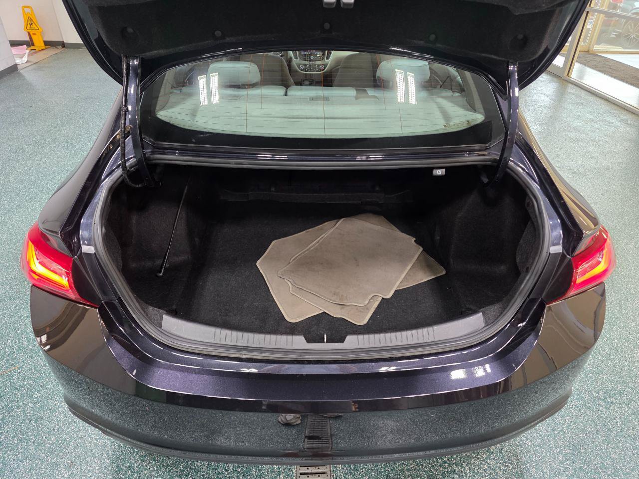 Used 2022 Chevrolet Malibu LT FWD image 21