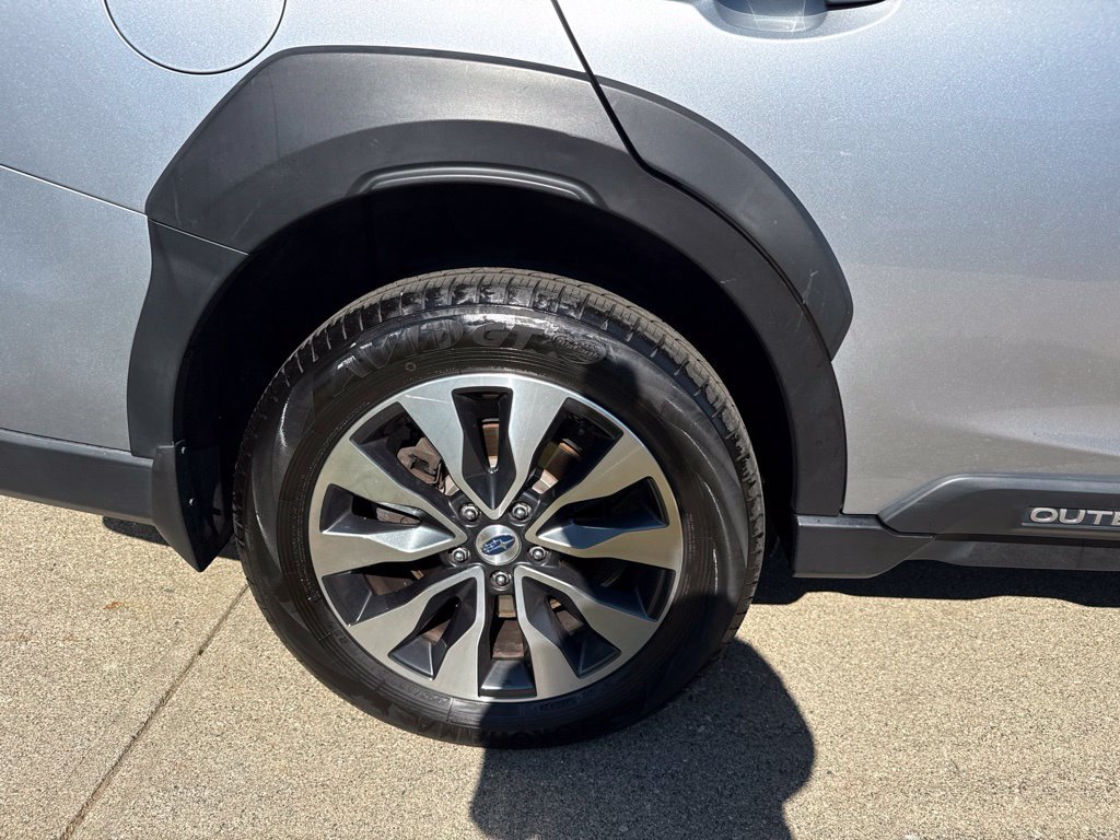 Used 2023 Subaru Outback Limited AWD/4WD image 11