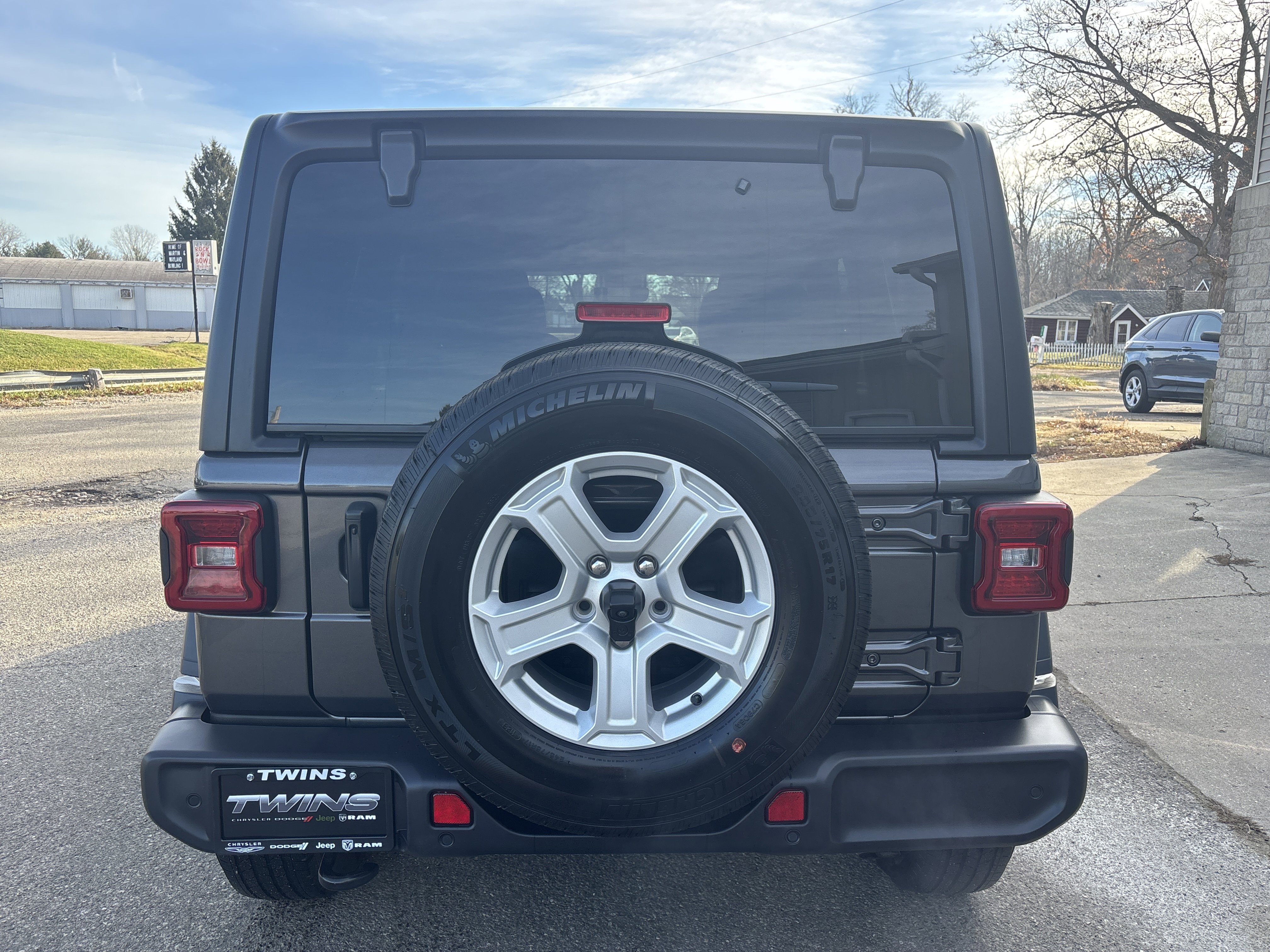 Used 2023 Jeep Wrangler Sport S image 7