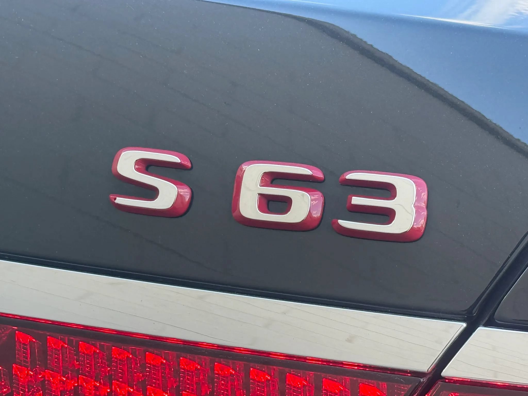 Used 2024 Mercedes-Benz S 63 AMG S w/ Carbon Fiber Exterior Package image 25