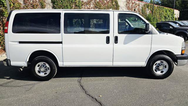 Used 2015 Chevrolet Express 3500 LT w/ LT Preferred Equipment Group RWD image 4