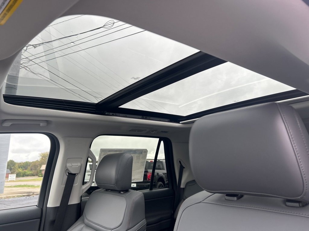 New 2025 Ford Expedition Active image 30