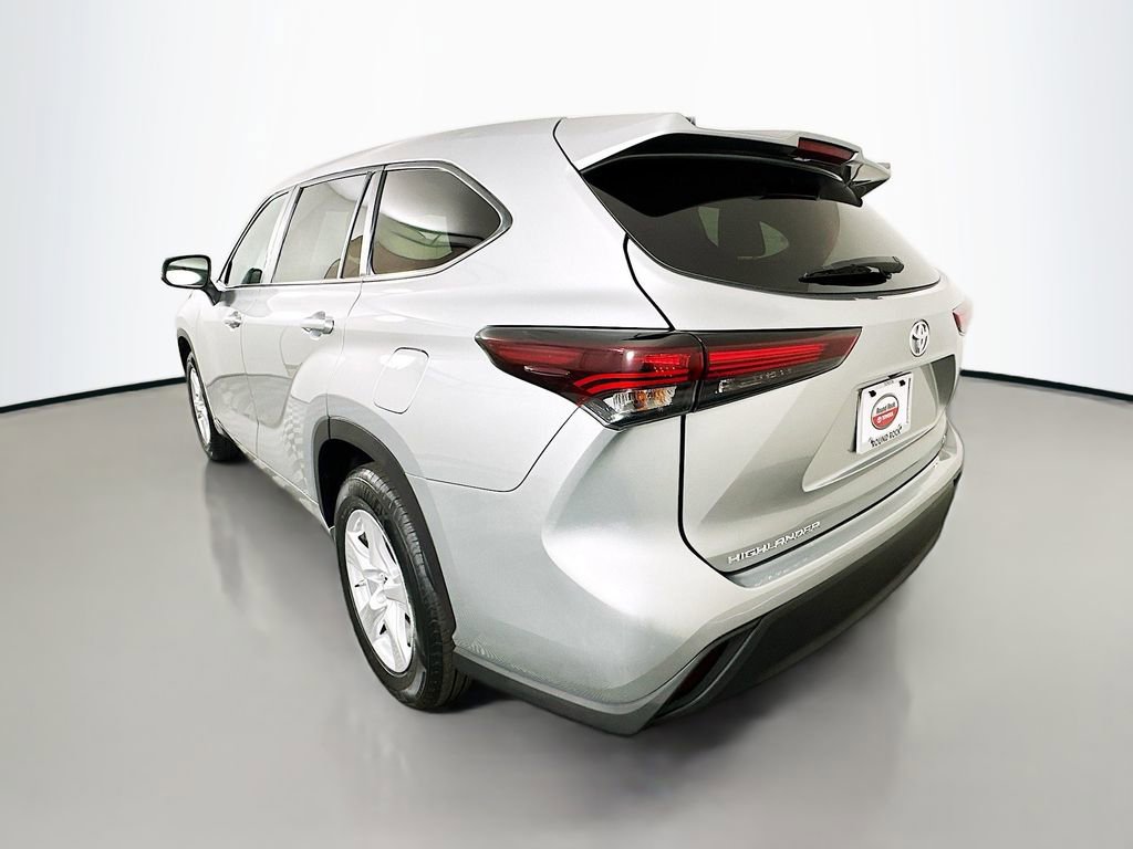 Certified 2025 Toyota Highlander LE FWD image 7