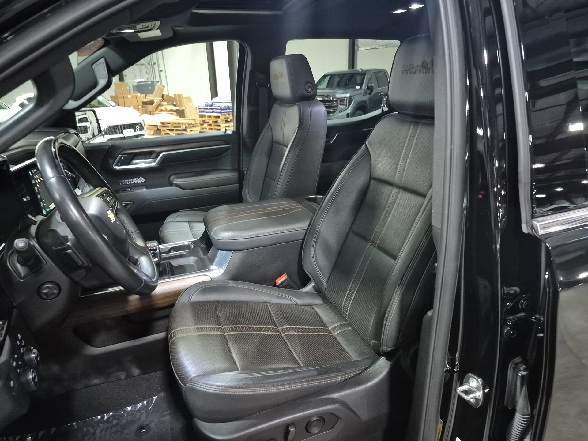 Used 2024 Chevrolet Silverado 1500 High Country w/ High Country Premium Package AWD/4WD image 21