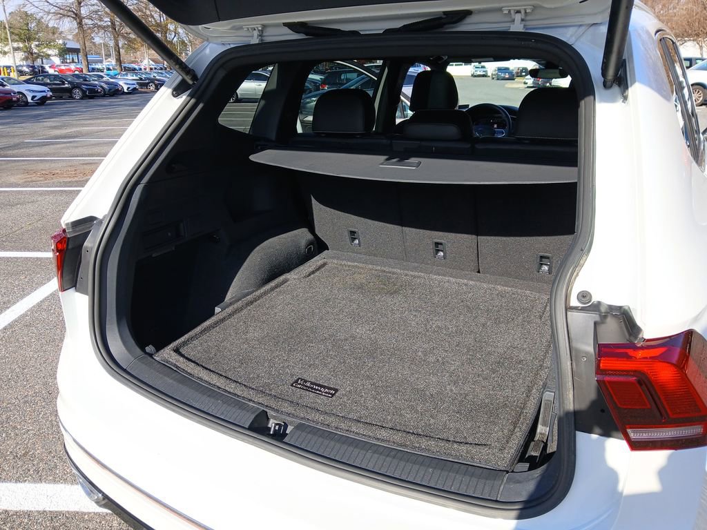 Used 2022 Volkswagen Tiguan SEL R-Line image 24