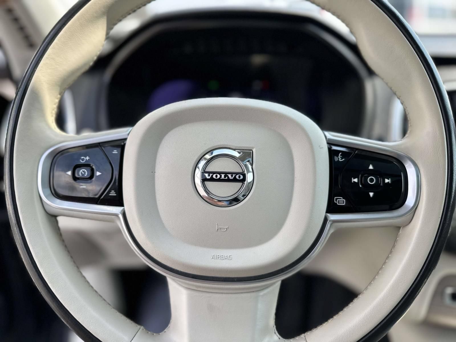 Used 2023 Volvo XC90 B6 Plus w/ Protection Package Premier AWD/4WD image 14