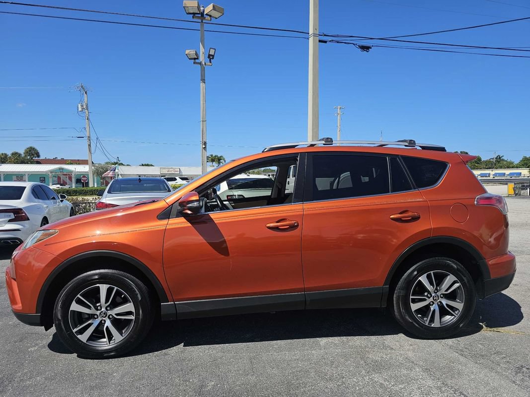 Used 2016 Toyota RAV4 XLE FWD image 2