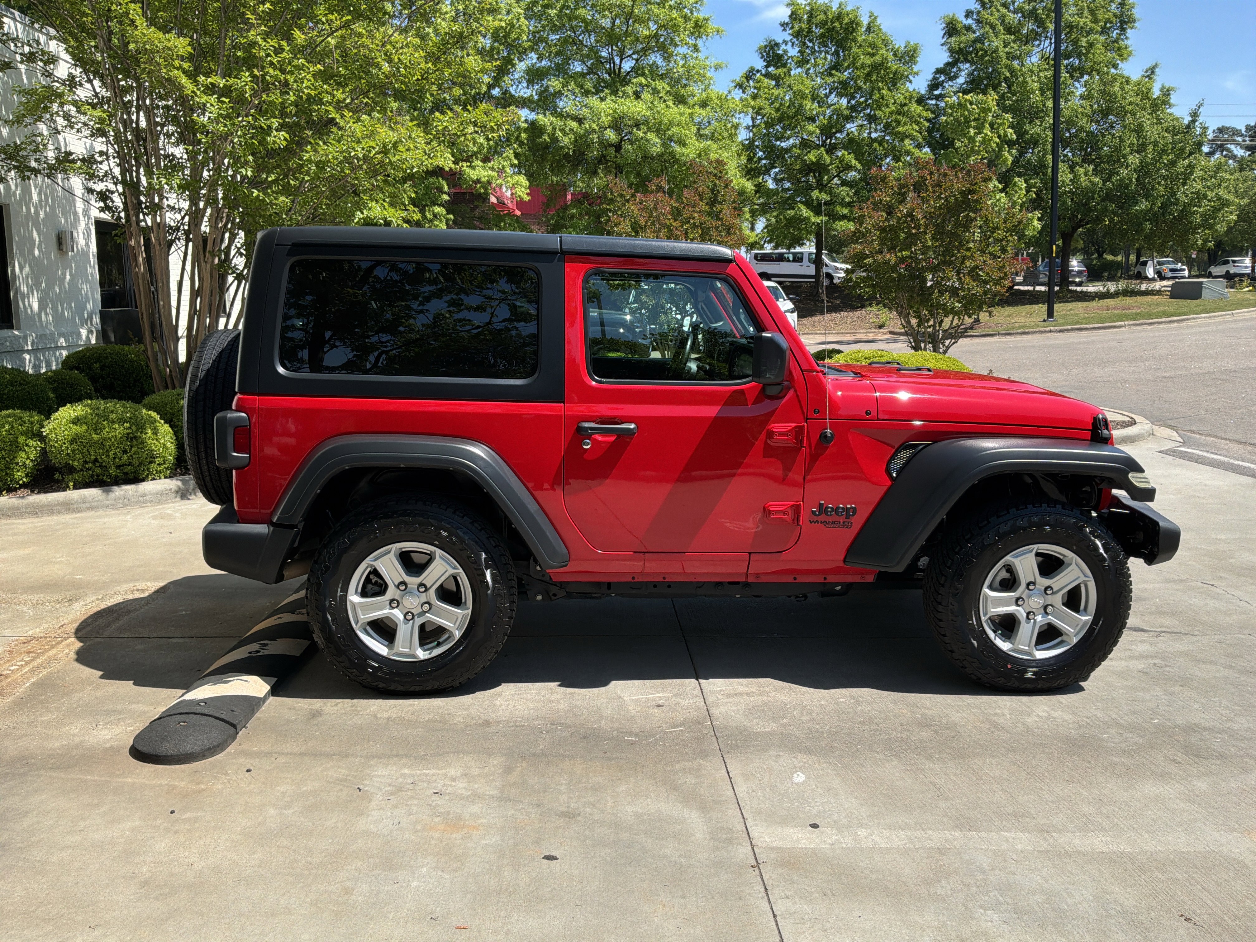 Used 2021 Jeep Wrangler Sport AWD/4WD image 11