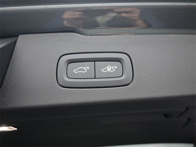 New 2026 Volvo V60 B5 Cross Country Plus w/ Protection Package Premier image 32