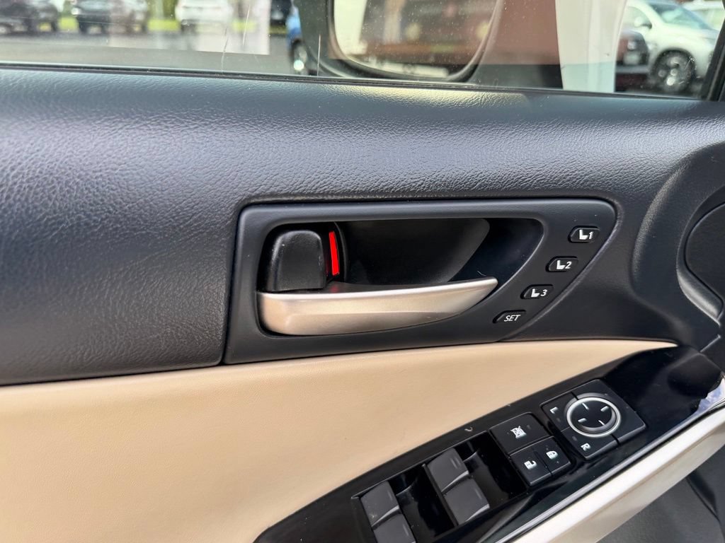 Used 2019 Lexus IS 300 w/ Premium Package RWD image 12