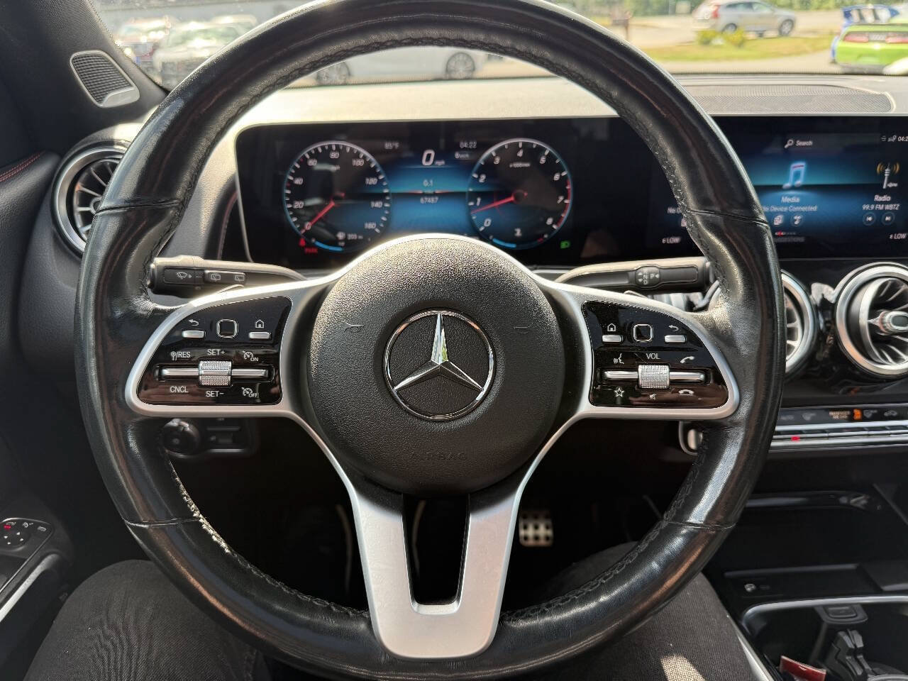 Used 2021 Mercedes-Benz GLB 250 4MATIC image 32