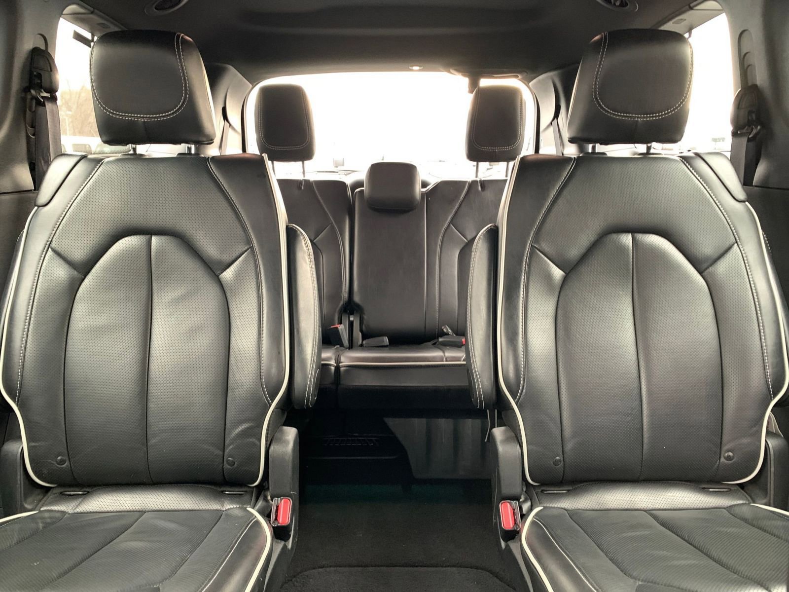 Used 2025 Chrysler Pacifica Limited image 42