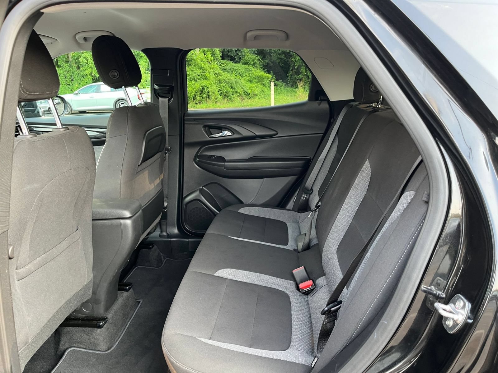 Used 2025 Chevrolet TrailBlazer LT FWD image 24