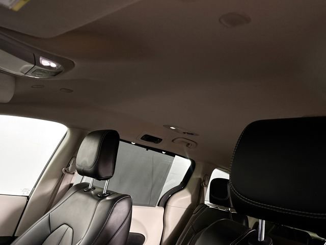 Used 2023 Chrysler Pacifica Touring-L image 40