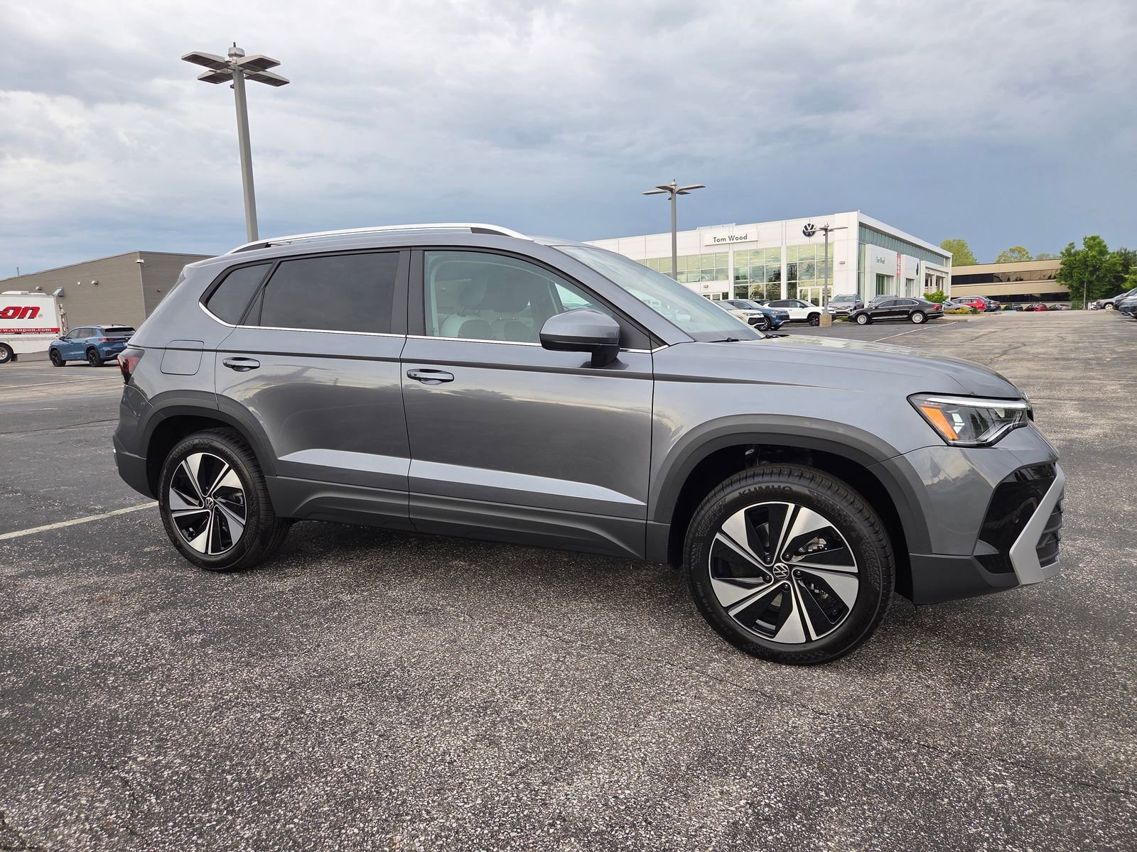 New 2026 Volkswagen Taos SE AWD/4WD image 2