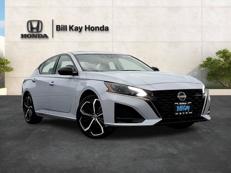 Used 2023 Nissan Altima 2.5 SR w/ SR Premium Package FWD image 5