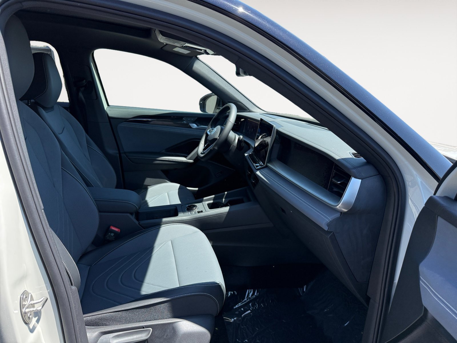 New 2026 Volkswagen Tiguan SE R-Line FWD image 19