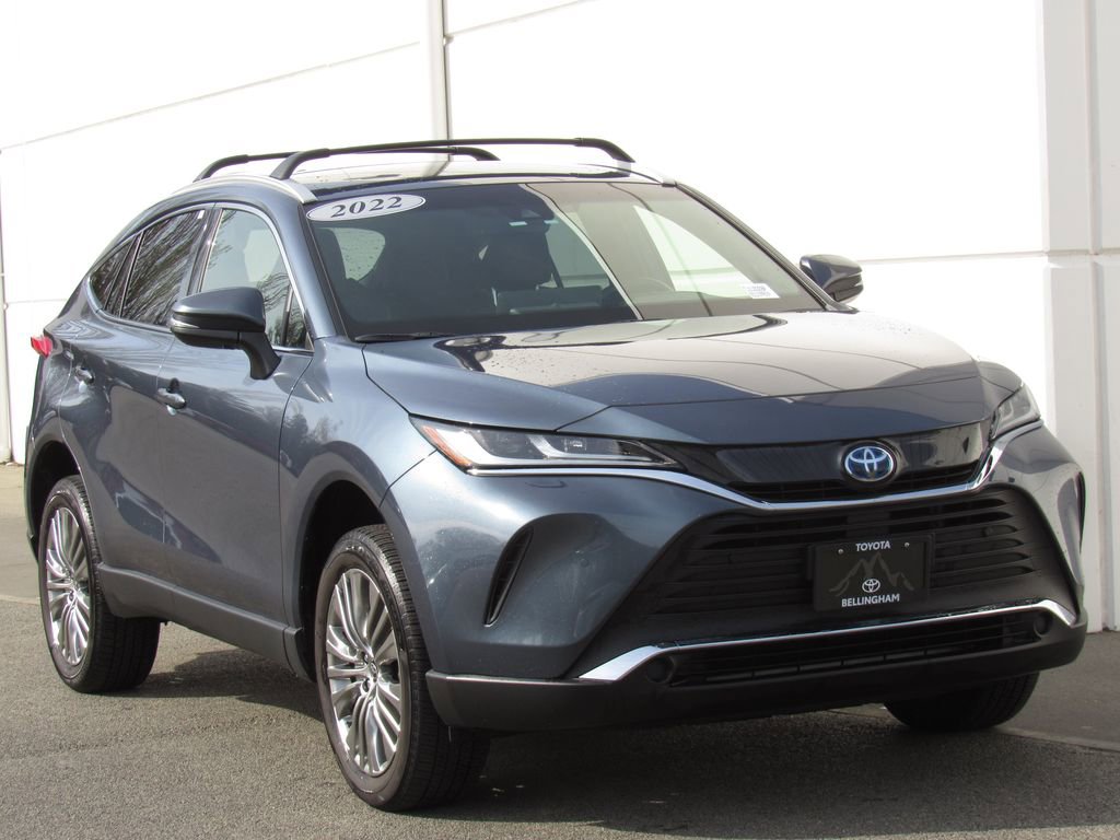 Certified 2022 Toyota Venza XLE AWD/4WD image 2