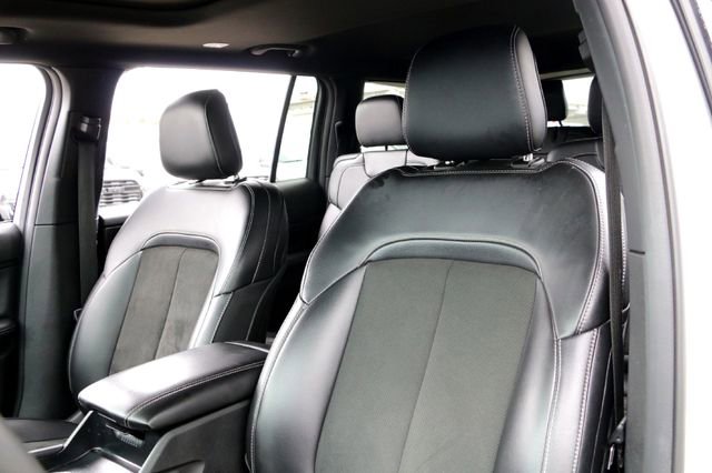 Used 2025 Jeep Grand Cherokee L Altitude RWD image 11