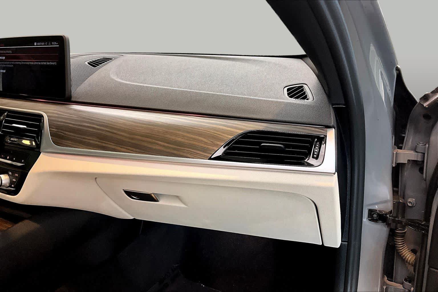 Used 2021 BMW 530i w/ Premium Package RWD image 18