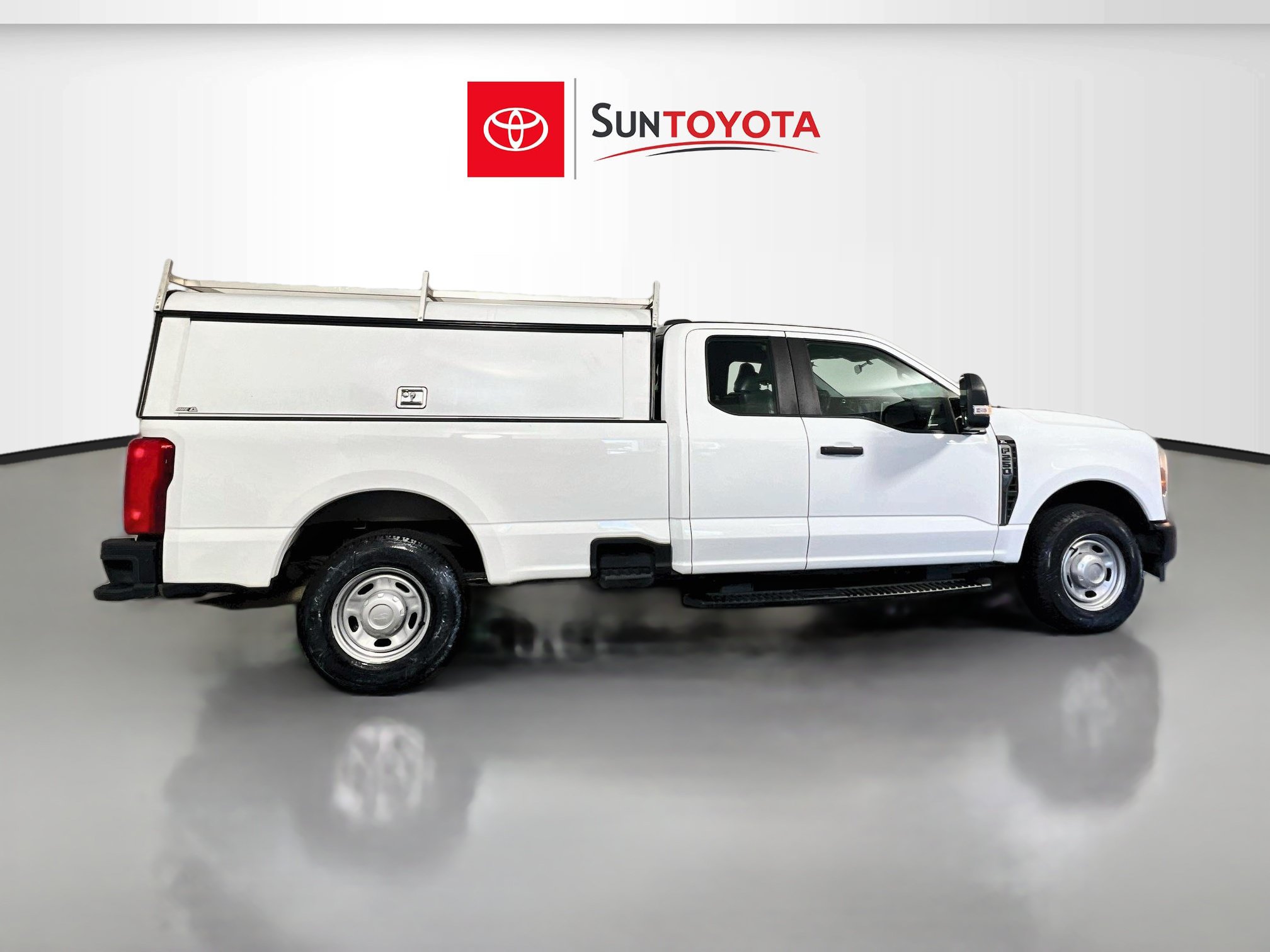 Used 2024 Ford F250 XL RWD image 2
