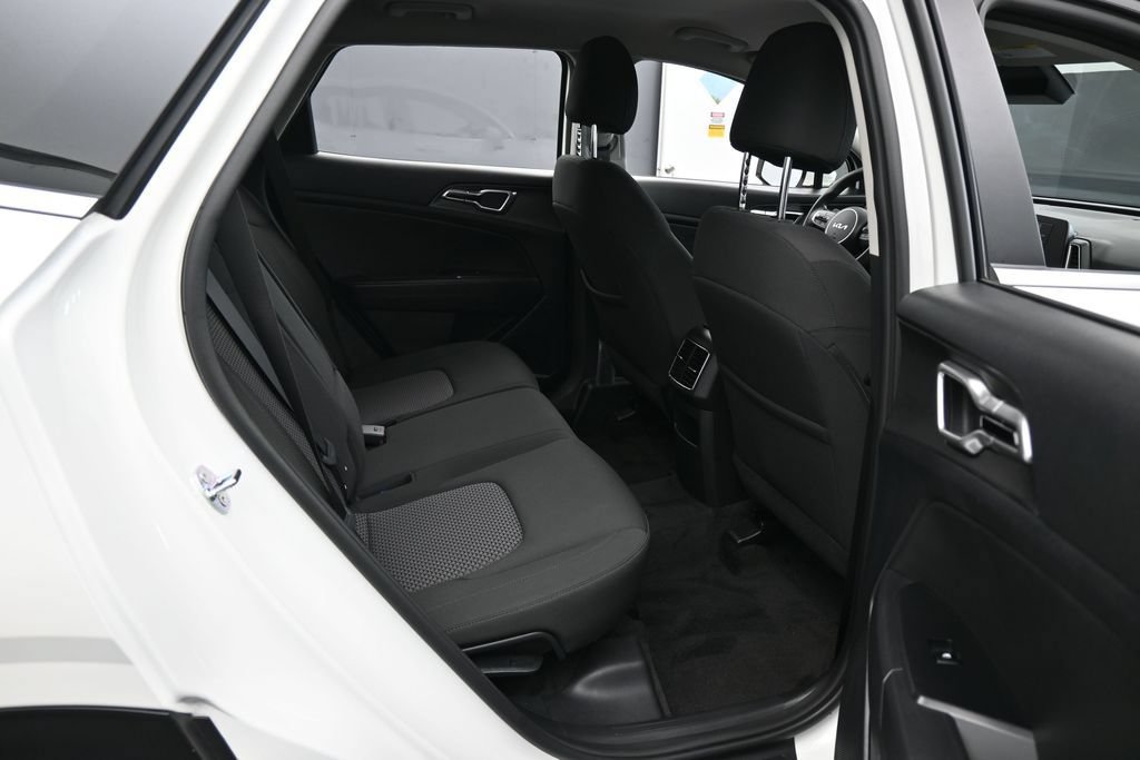 Used 2025 Kia Sportage LX FWD image 33