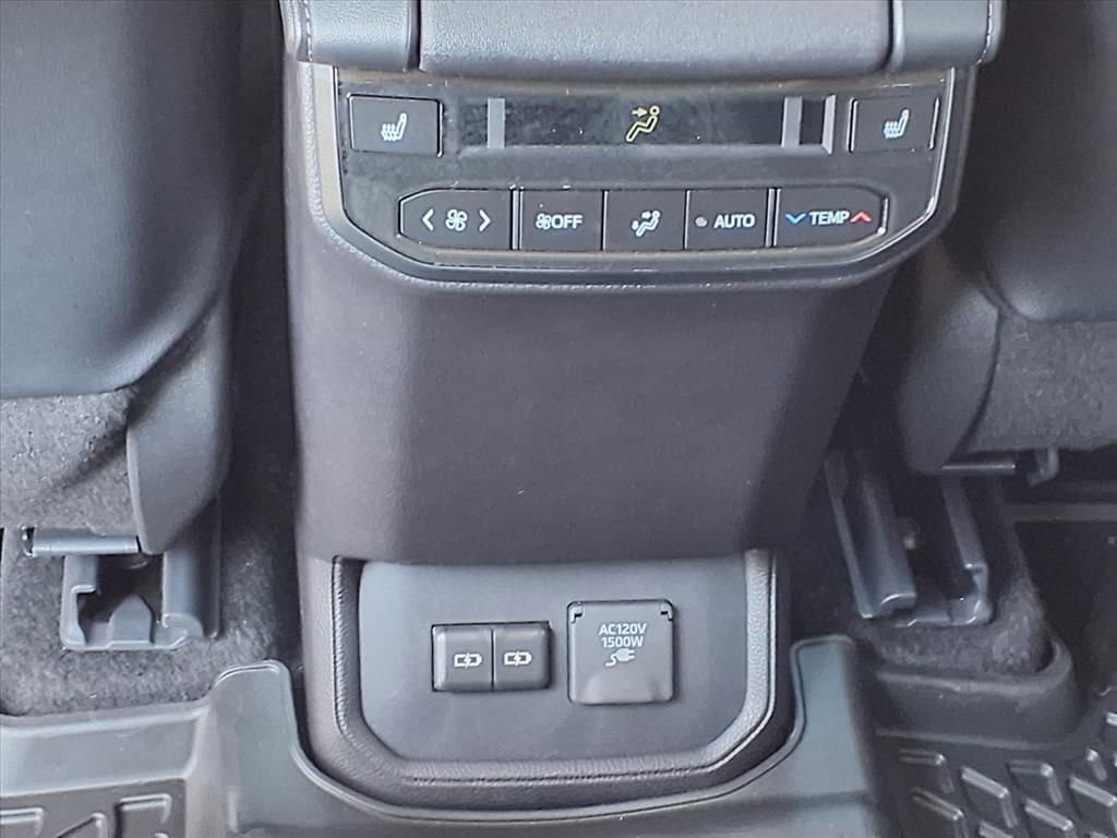 Used 2025 Toyota Highlander Platinum image 16