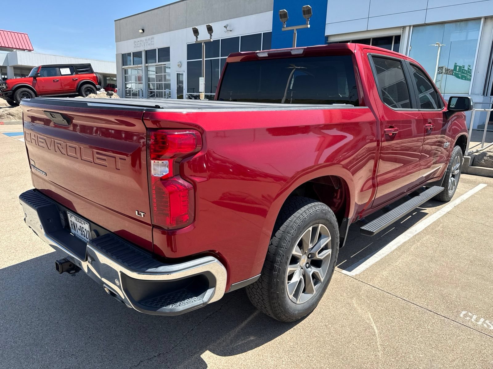 Used 2022 Chevrolet Silverado 1500 LT w/ Z71 Off-Road Package AWD/4WD image 7