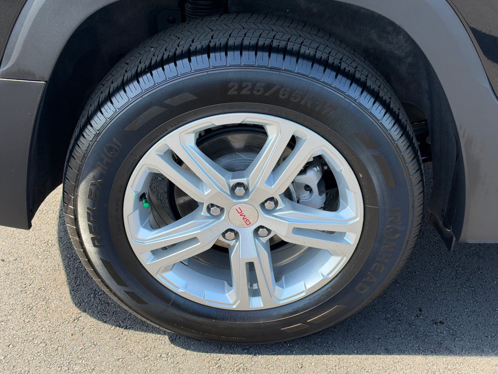 Used 2024 GMC Terrain SLE AWD/4WD image 17