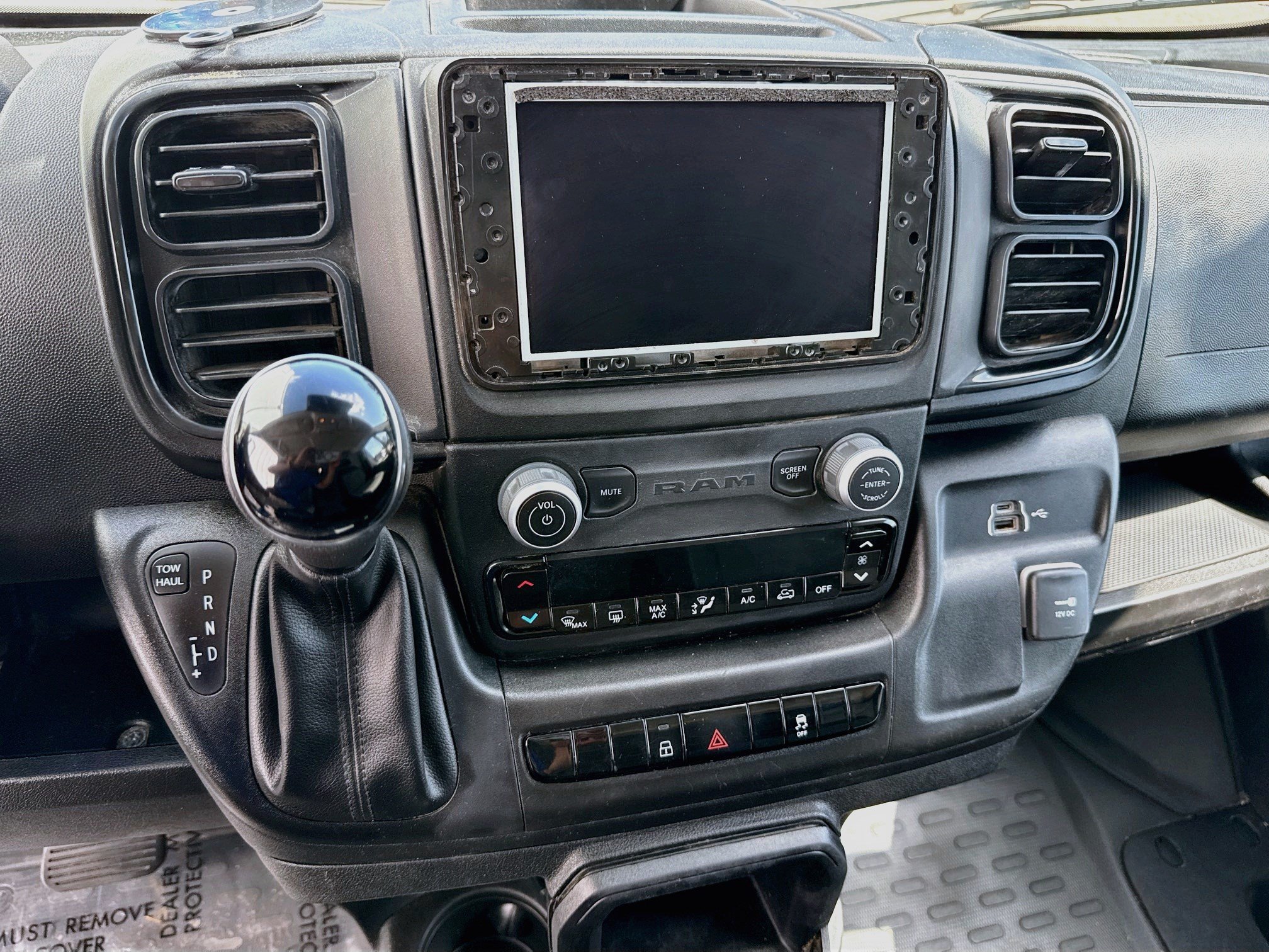 Used 2025 RAM ProMaster 2500 w/ Convenience Group FWD image 21