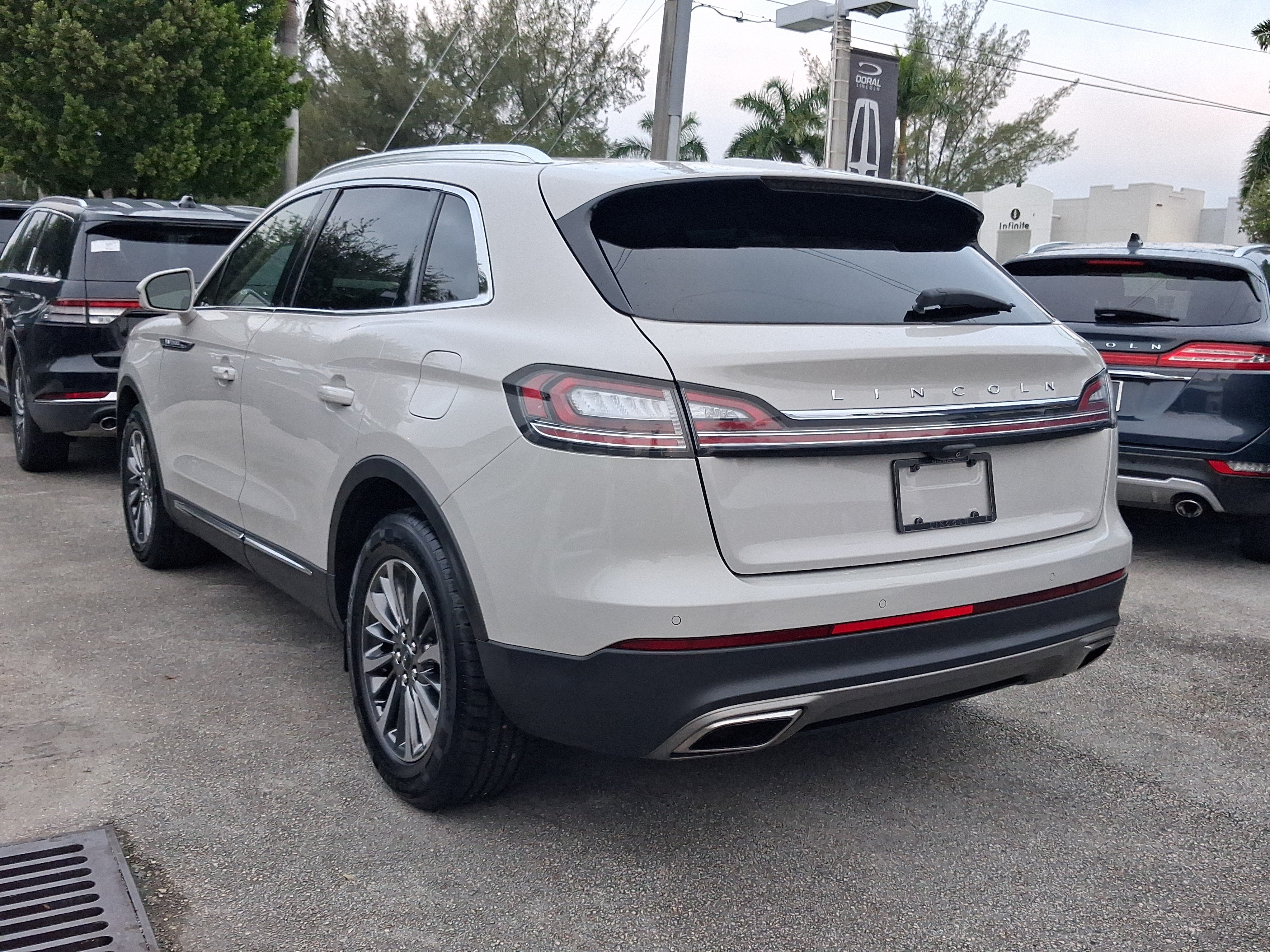 Certified 2023 Lincoln Nautilus FWD w/ Premium Package image 3