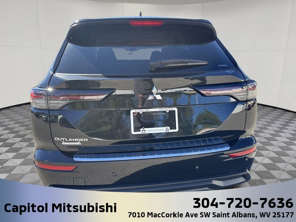New 2025 Mitsubishi Outlander ES image 6