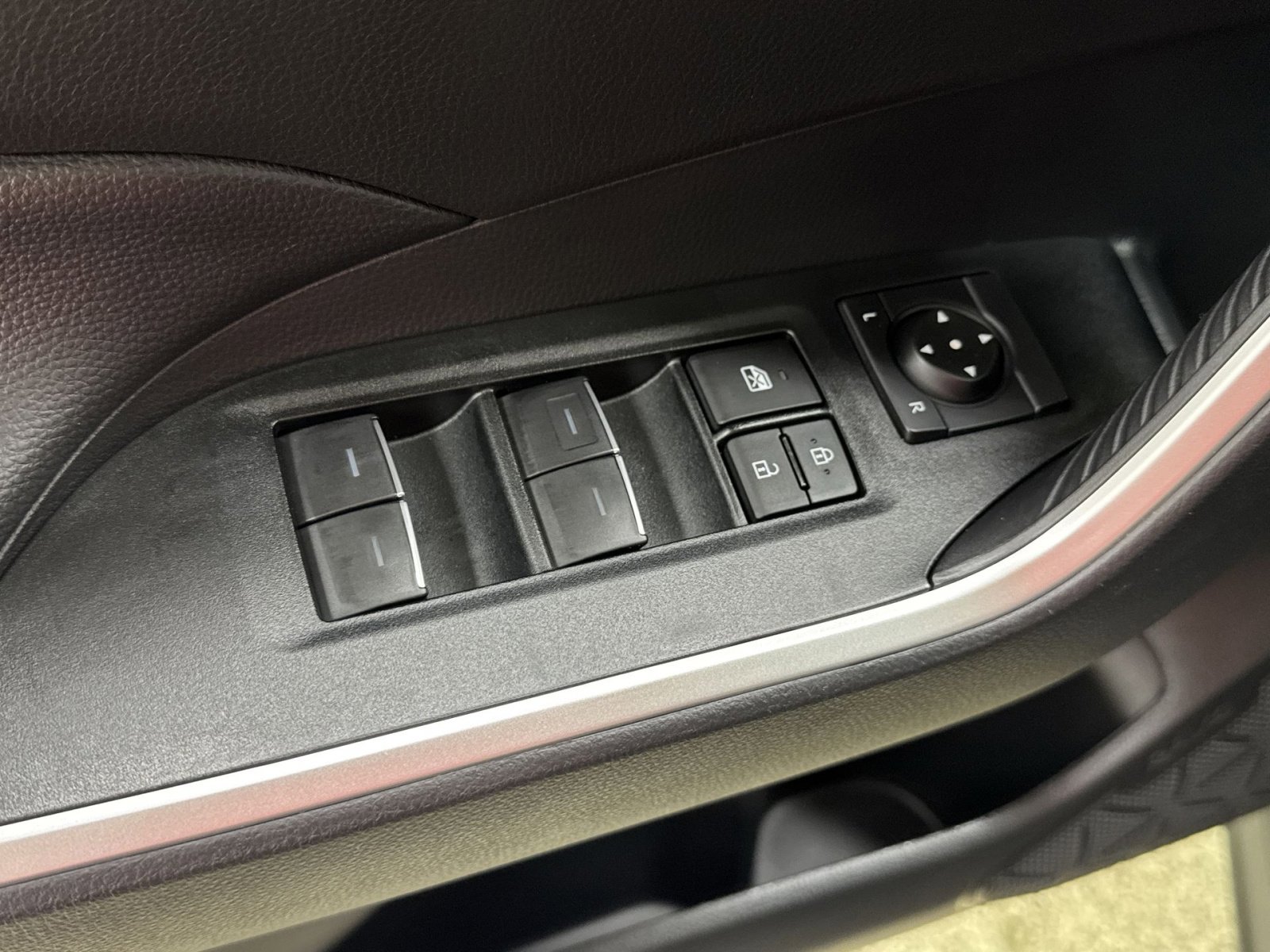Used 2024 Toyota RAV4 XLE AWD/4WD image 27
