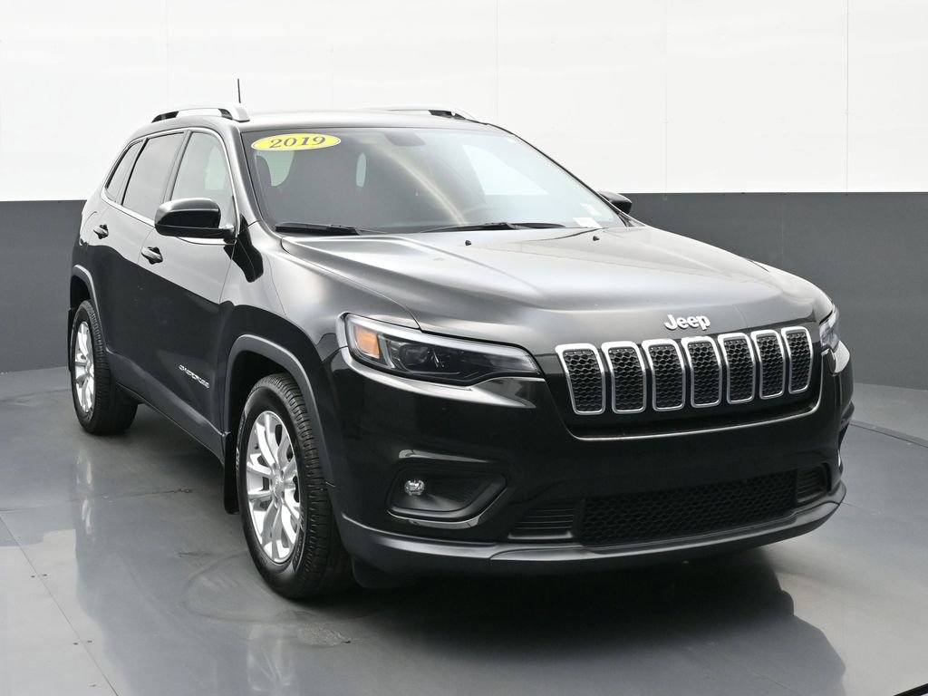 Used 2019 Jeep Cherokee Latitude w/ Popular Appearance Group FWD image 8