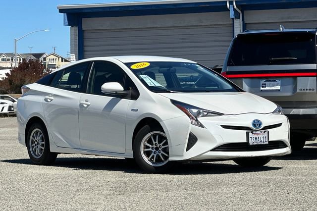 Used 2016 Toyota Prius Two image 2