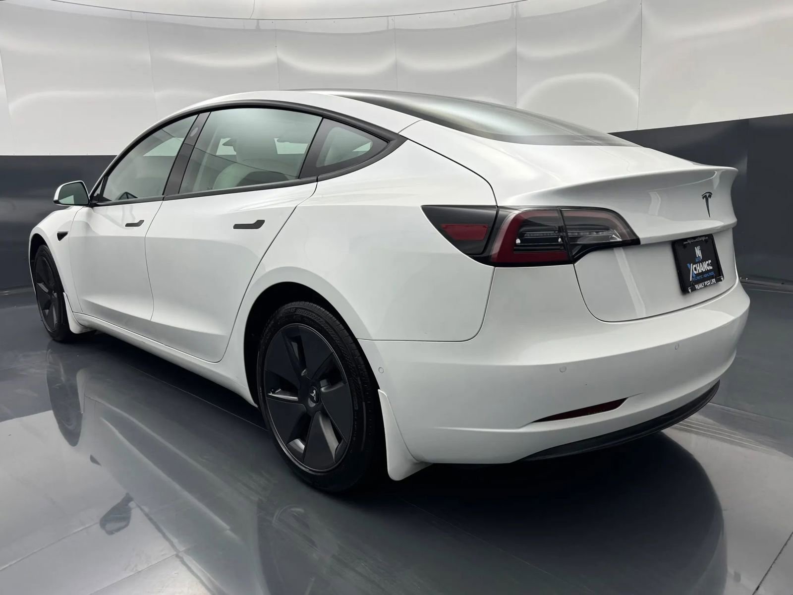 Used 2021 Tesla Model 3 Standard Range Plus image 5