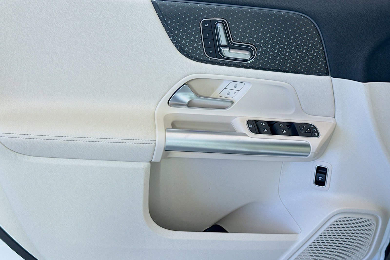 New 2025 Mercedes-Benz GLA 250 image 16