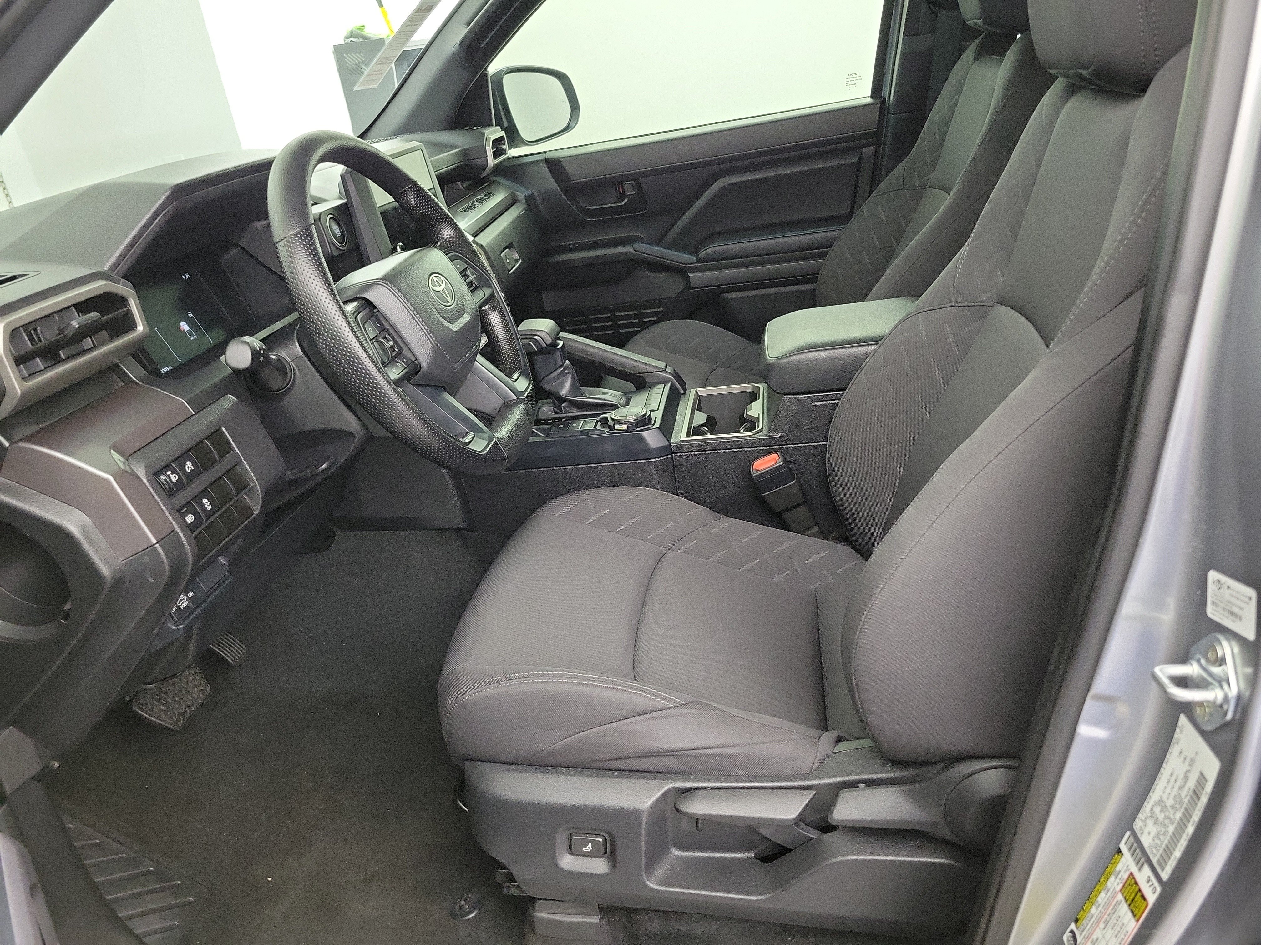 Certified 2025 Toyota Tacoma SR5 AWD/4WD image 17