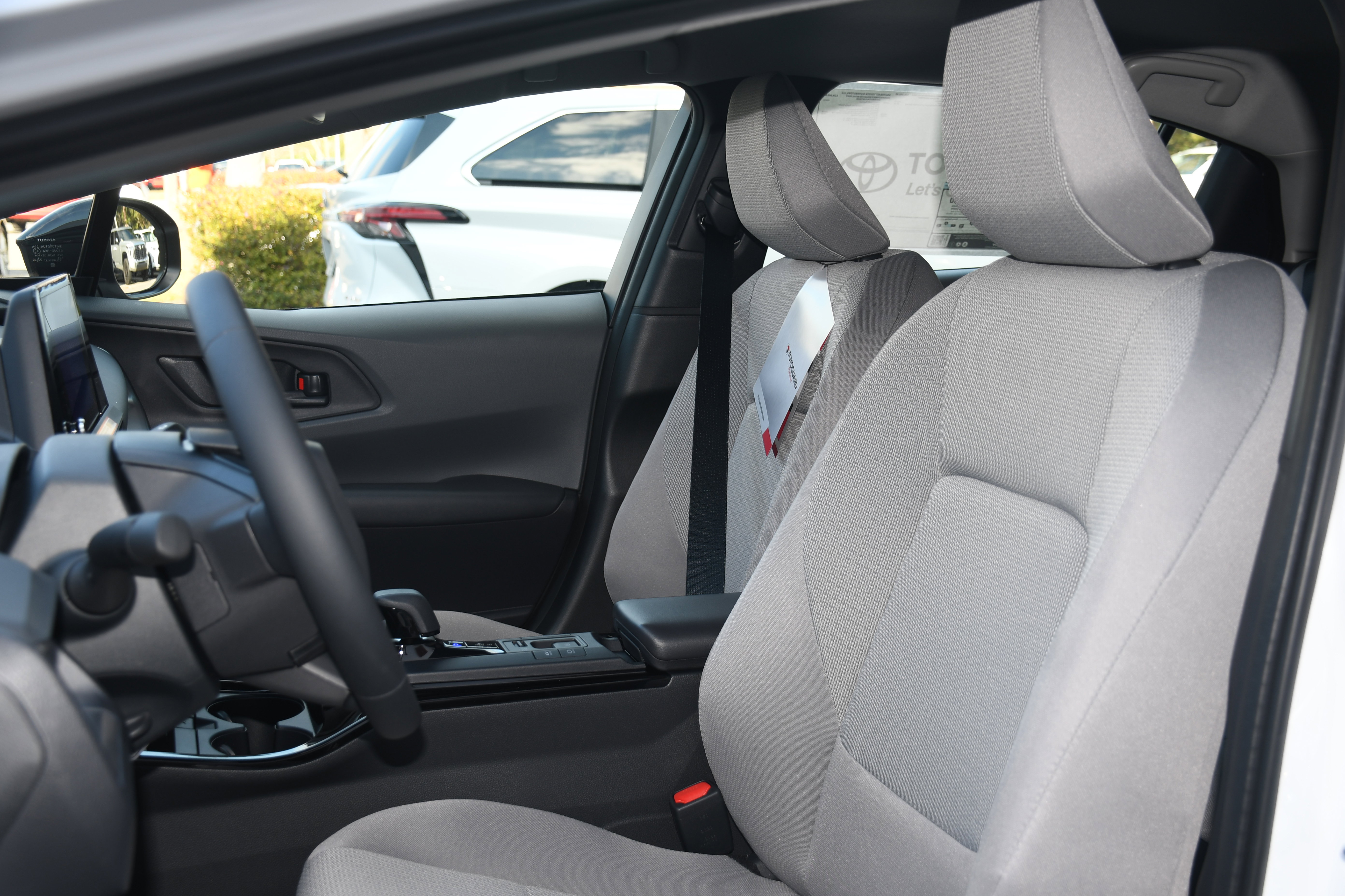 New 2026 Toyota Prius LE FWD image 7