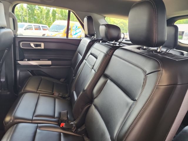 Used 2024 Ford Explorer XLT w/ Equipment Group 202A RWD image 20