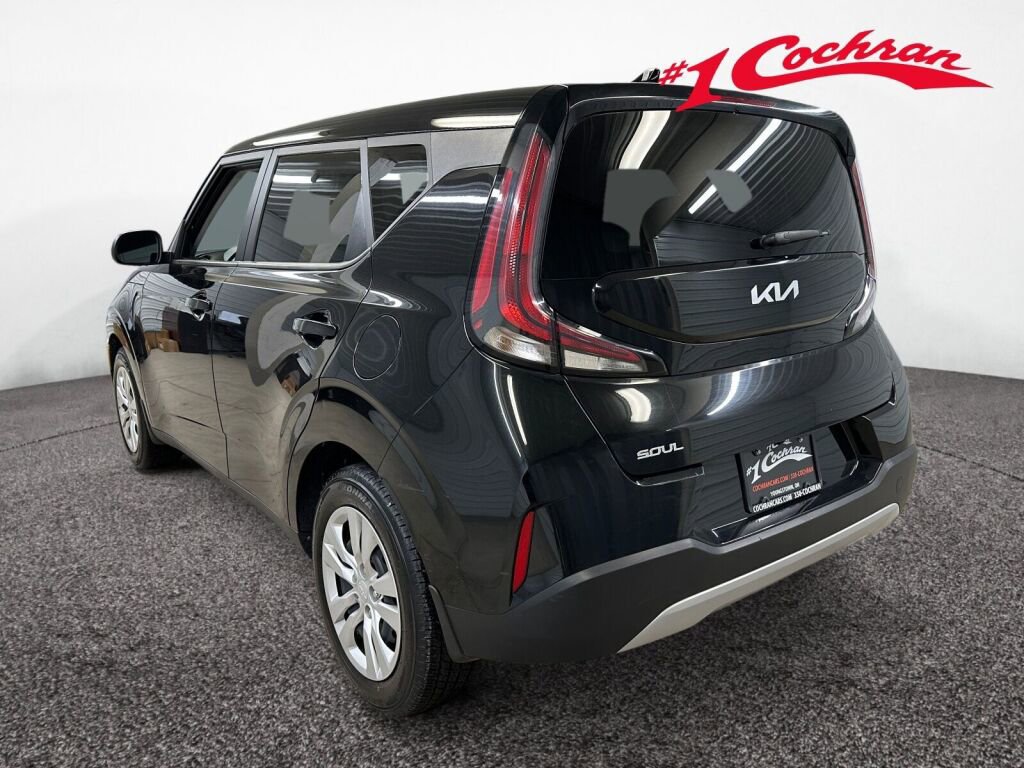 Used 2023 Kia Soul LX image 2