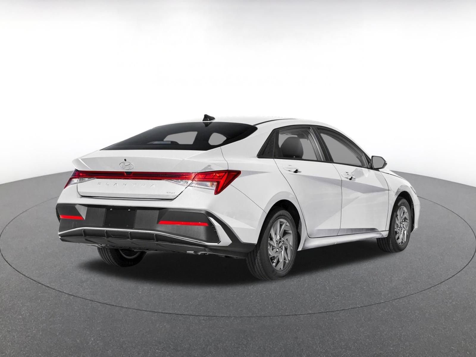 Used 2026 Hyundai Elantra Hybrid FWD image 11