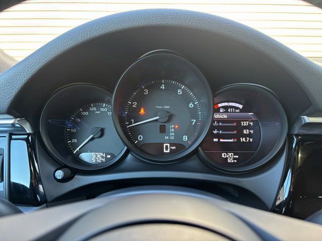 Used 2025 Porsche Macan AWD/4WD image 17