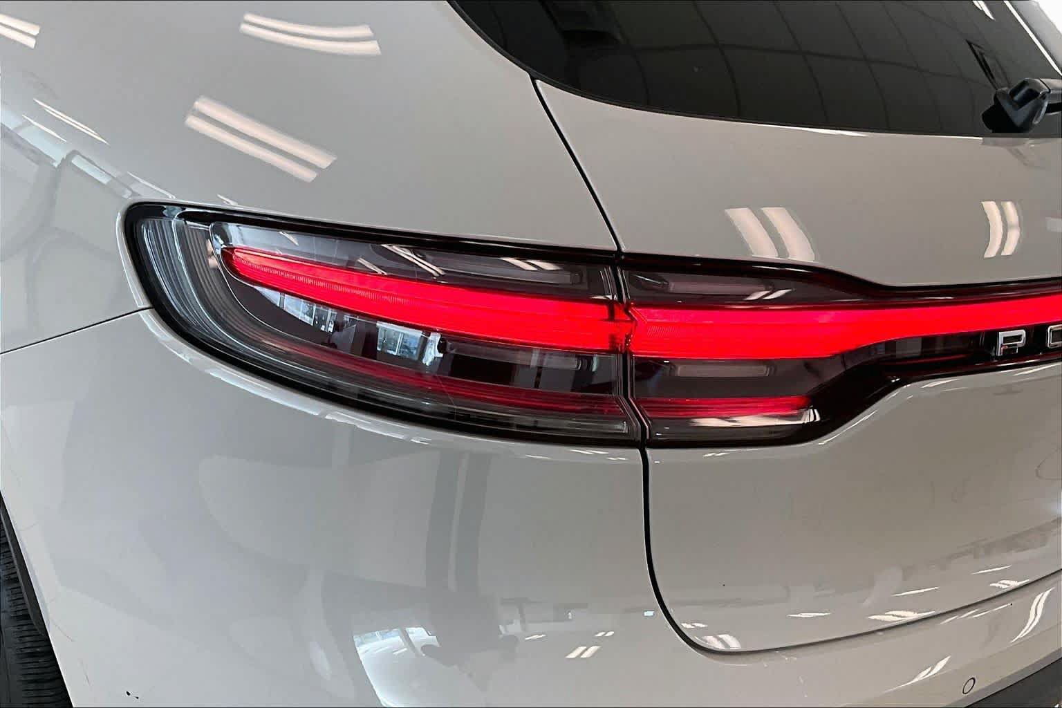 Used 2022 Porsche Macan AWD/4WD image 27