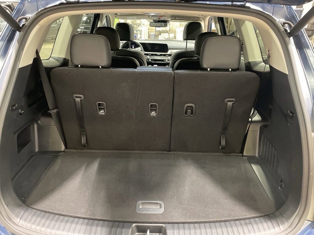 Used 2024 Kia Telluride EX w/ EX Captain's Chair Package image 16